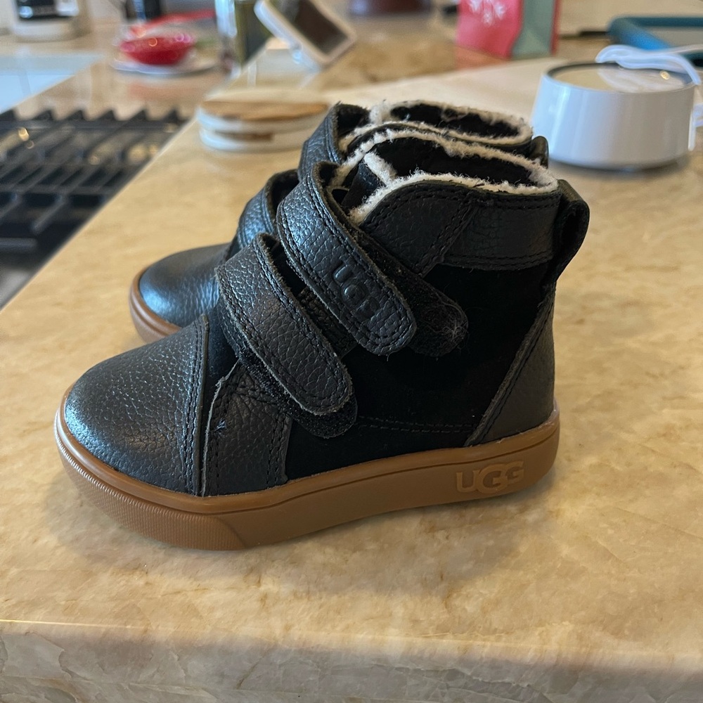 UGG Rennon II